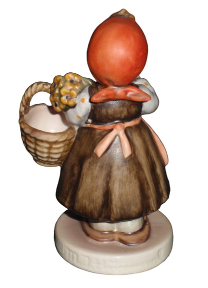"On Holiday" Goebel Hummel #350 – A Timeless Narrative of Adventure