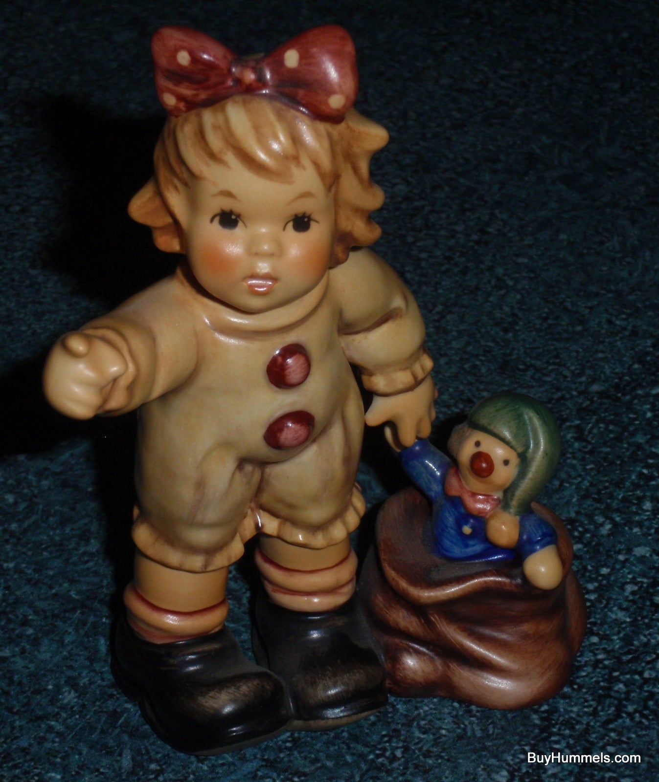 "Looking Around" Goebel Hummel #2089/A – Exclusive Edition