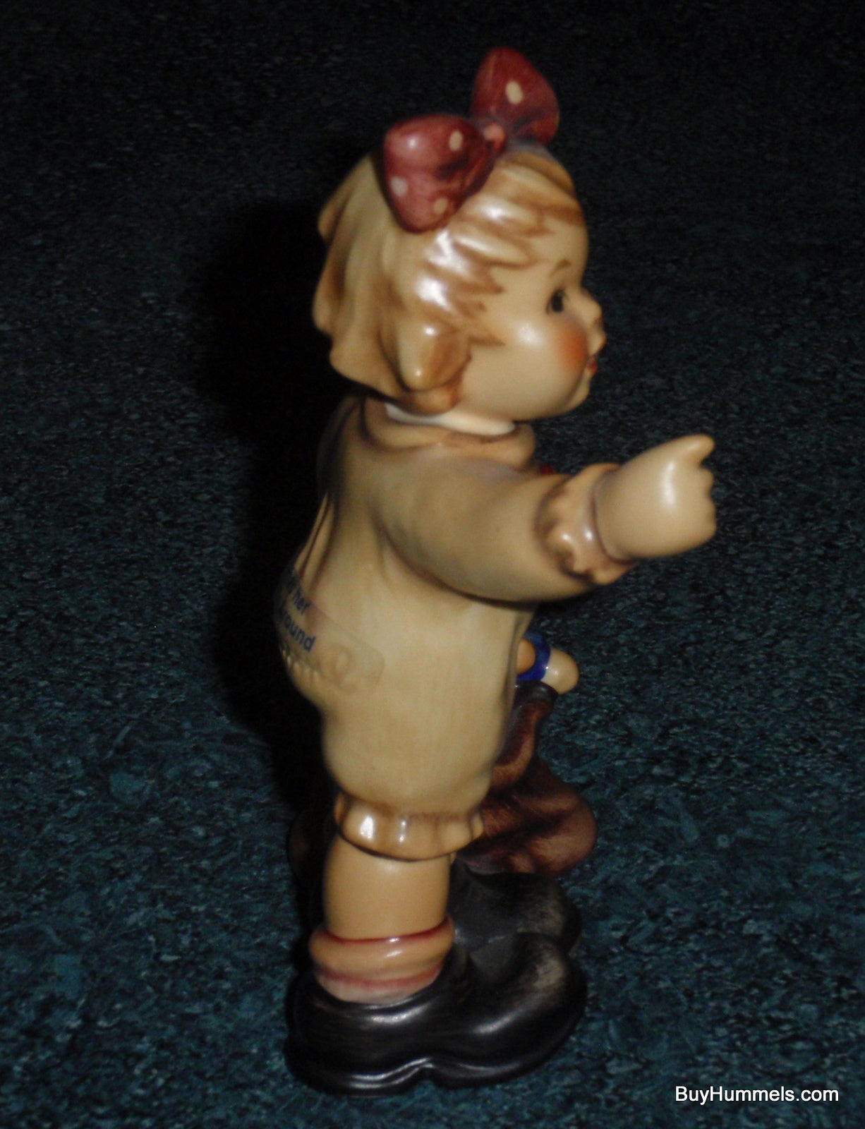 "Looking Around" Goebel Hummel #2089/A – Exclusive Edition
