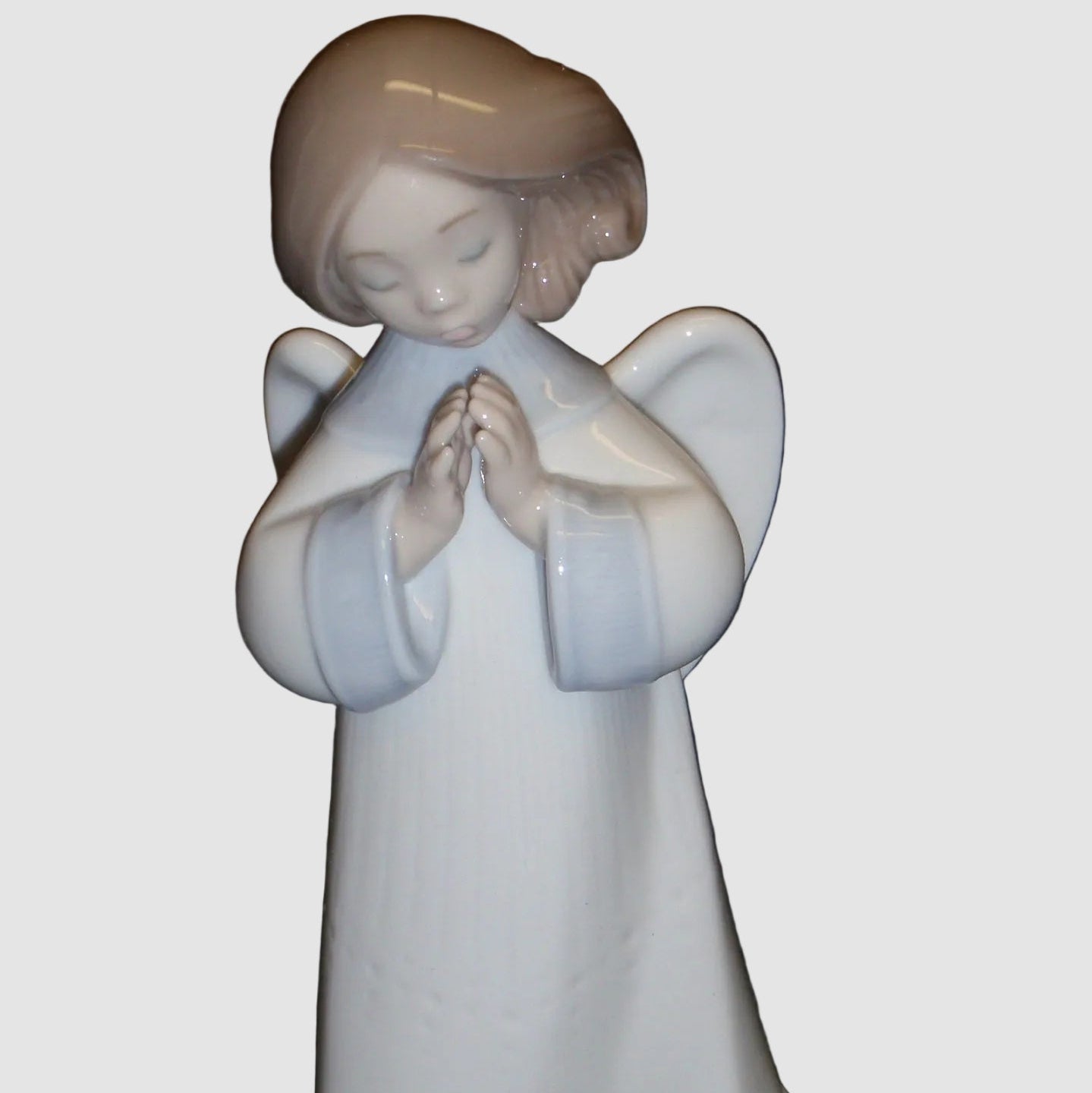 "An Angel's Song" Lladro Figurine #6789 - Jose Puche (9")