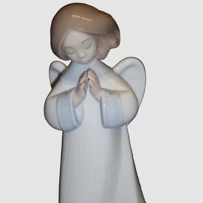 "An Angel's Song" Lladro Figurine #6789 - Jose Puche (9")