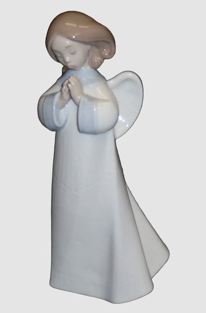"An Angel's Song" Lladro Figurine #6789 - Jose Puche (9")