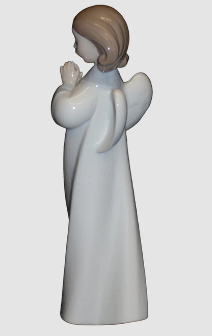 "An Angel's Song" Lladro Figurine #6789 - Jose Puche (9")