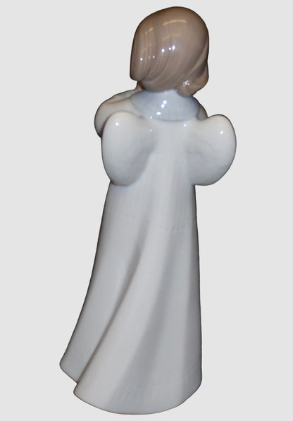 "An Angel's Song" Lladro Figurine #6789 - Jose Puche (9")