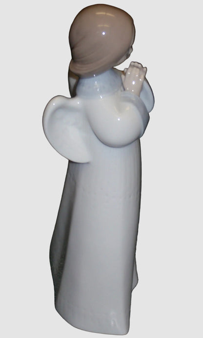 "An Angel's Song" Lladro Figurine #6789 - Jose Puche (9")