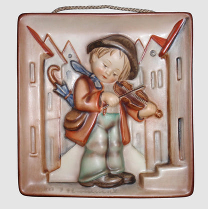 "Little Fiddler" Goebel Hummel Wall Plaque Figurine #93 (5-1/4")