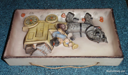 "The Mail is Here" Goebel Hummel Wall Plaque #140 - Horse & Carriage (6.75")