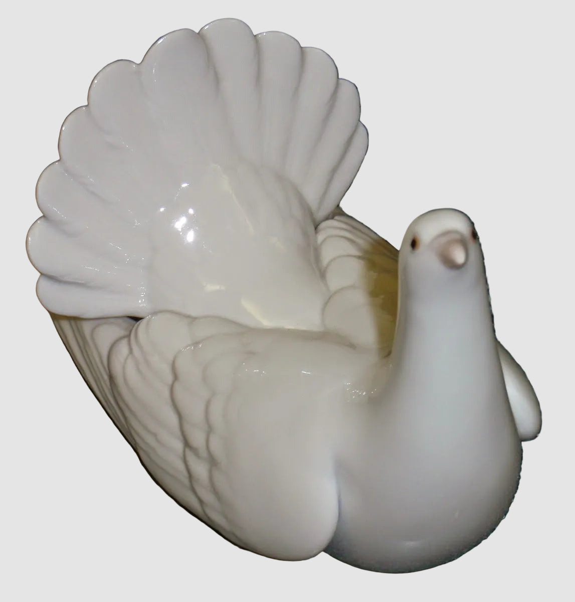 "Restless Dove" Lladro Figurine #6287 - Francisco Catala (6.25")