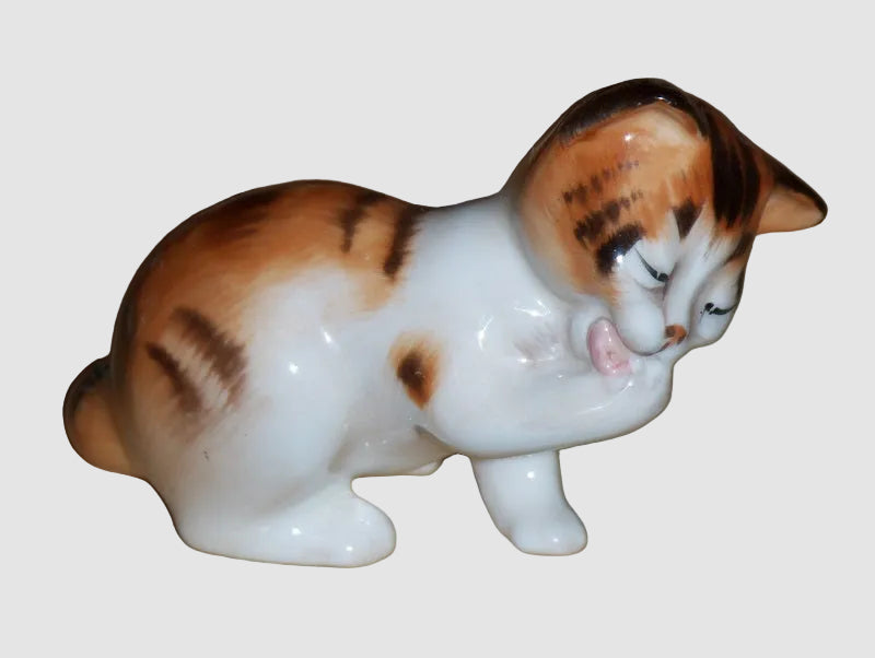 "Cat Licking Paws" Royal Doulton Figurine HN 2583 - Peggy Davies (2")