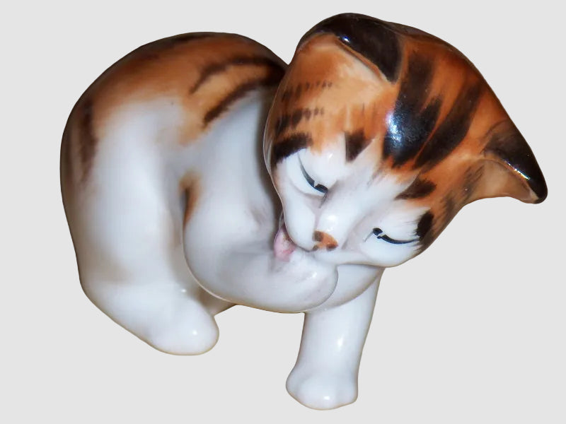 Royal Doulton Cat Licking Paws Figurine HN 2583 Peggy Davies Animals Series Kitty Grooming Vintage England Porcelain Glossy Finish