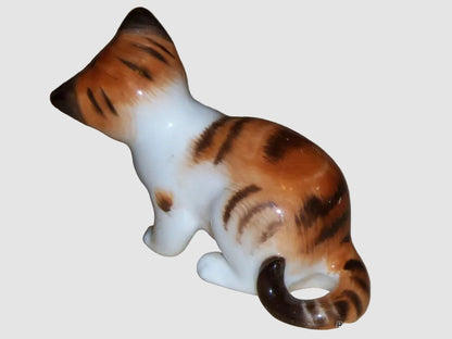 "Cat Licking Paws" Royal Doulton Figurine HN 2583 - Peggy Davies (2")