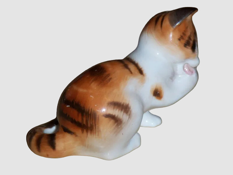 "Cat Licking Paws" Royal Doulton Figurine HN 2583 - Peggy Davies (2")