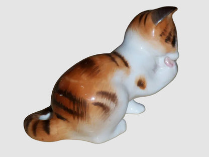 "Cat Licking Paws" Royal Doulton Figurine HN 2583 - Peggy Davies (2")