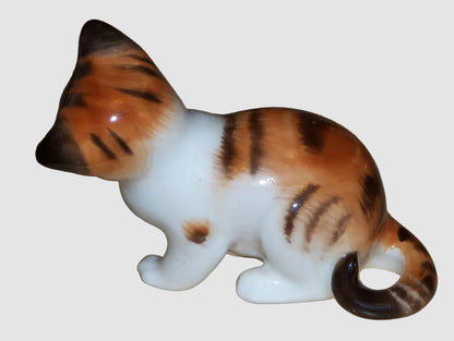 "Cat Licking Paws" Royal Doulton Figurine HN 2583 - Peggy Davies (2")