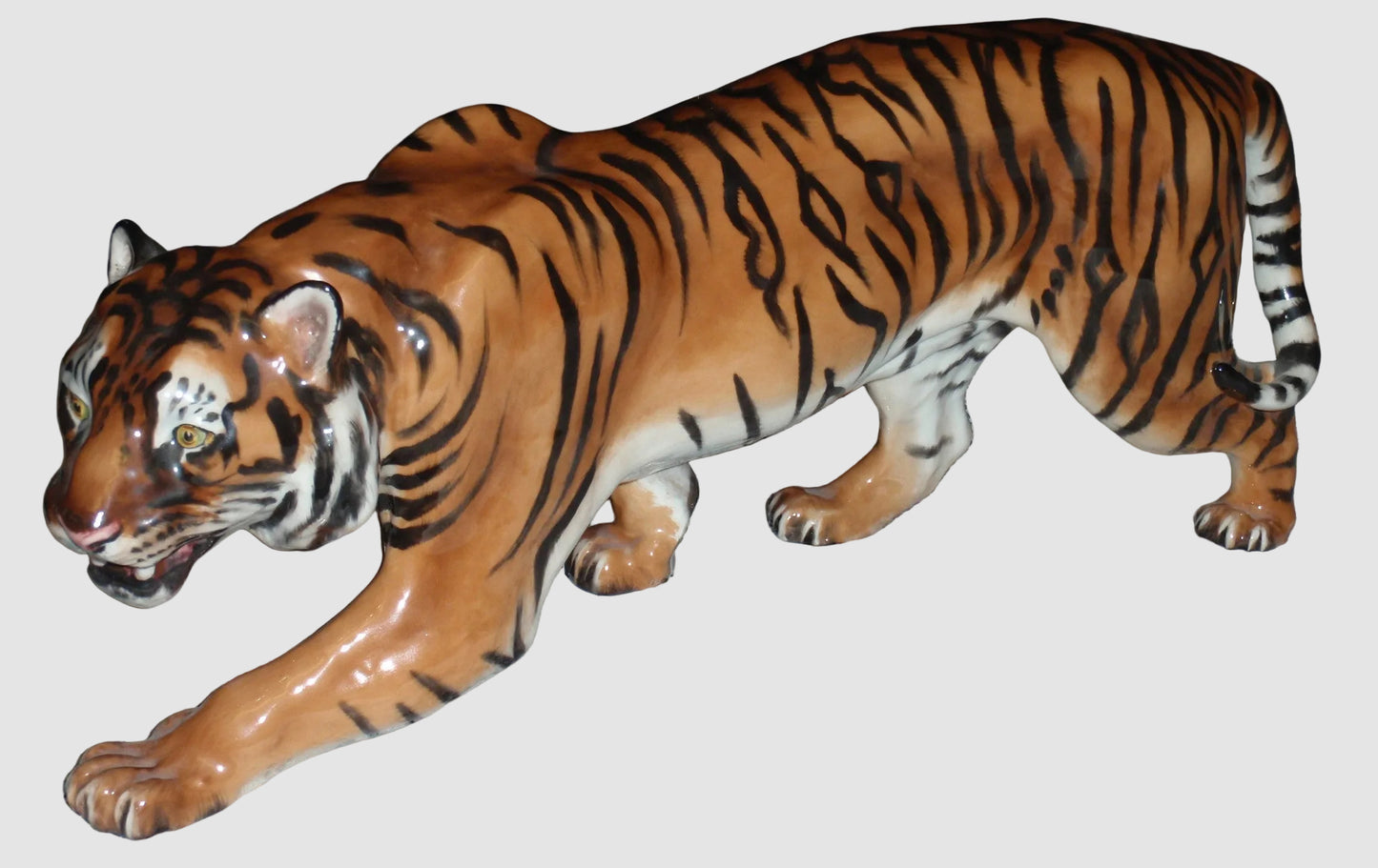 "Stalking Tiger" Royal Doulton Figurine HN2646 - Large (13.25")
