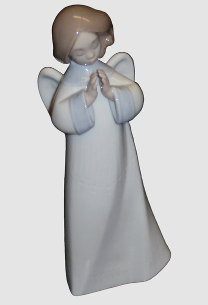 "An Angel's Song" Lladro Figurine #6789 - Jose Puche (9")