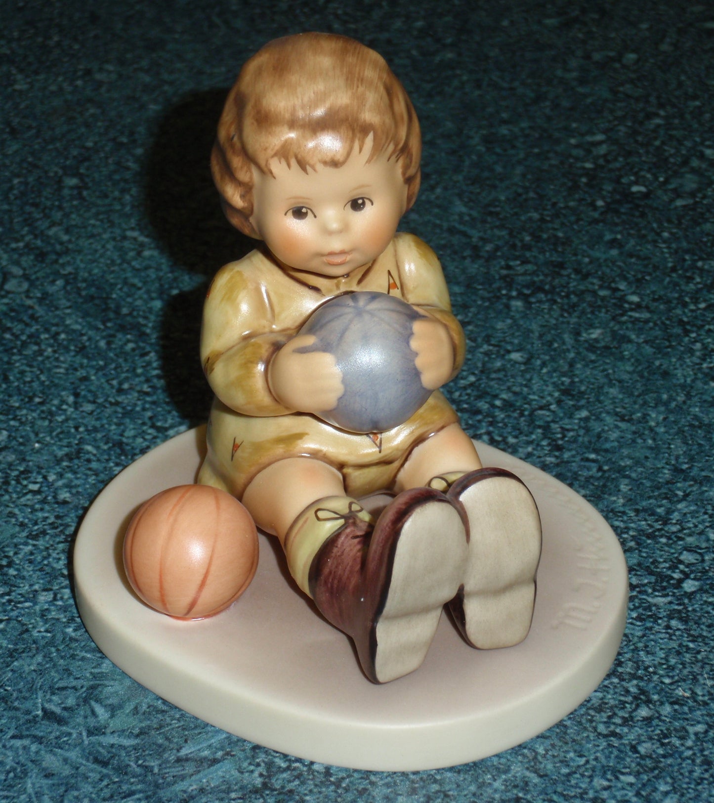 "At Play" Goebel Hummel Club Figurine #632 TMK7 - GIFT FOR MOM!