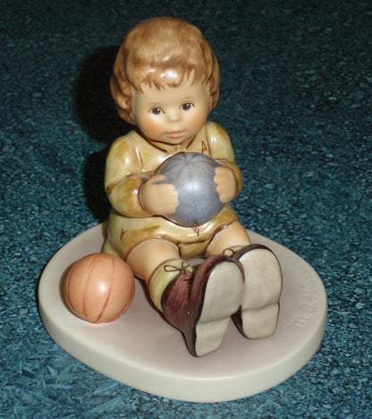 "At Play" Goebel Hummel Club Figurine #632 TMK7 - GIFT FOR MOM!