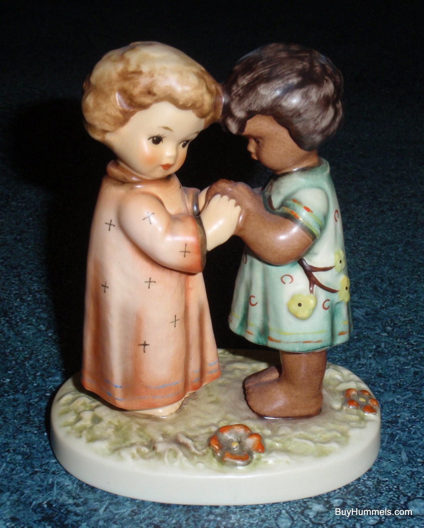 "Friends Together" Goebel Hummel Figurine #662/0 **UNICEF COMMEMORATIVE EDITION**