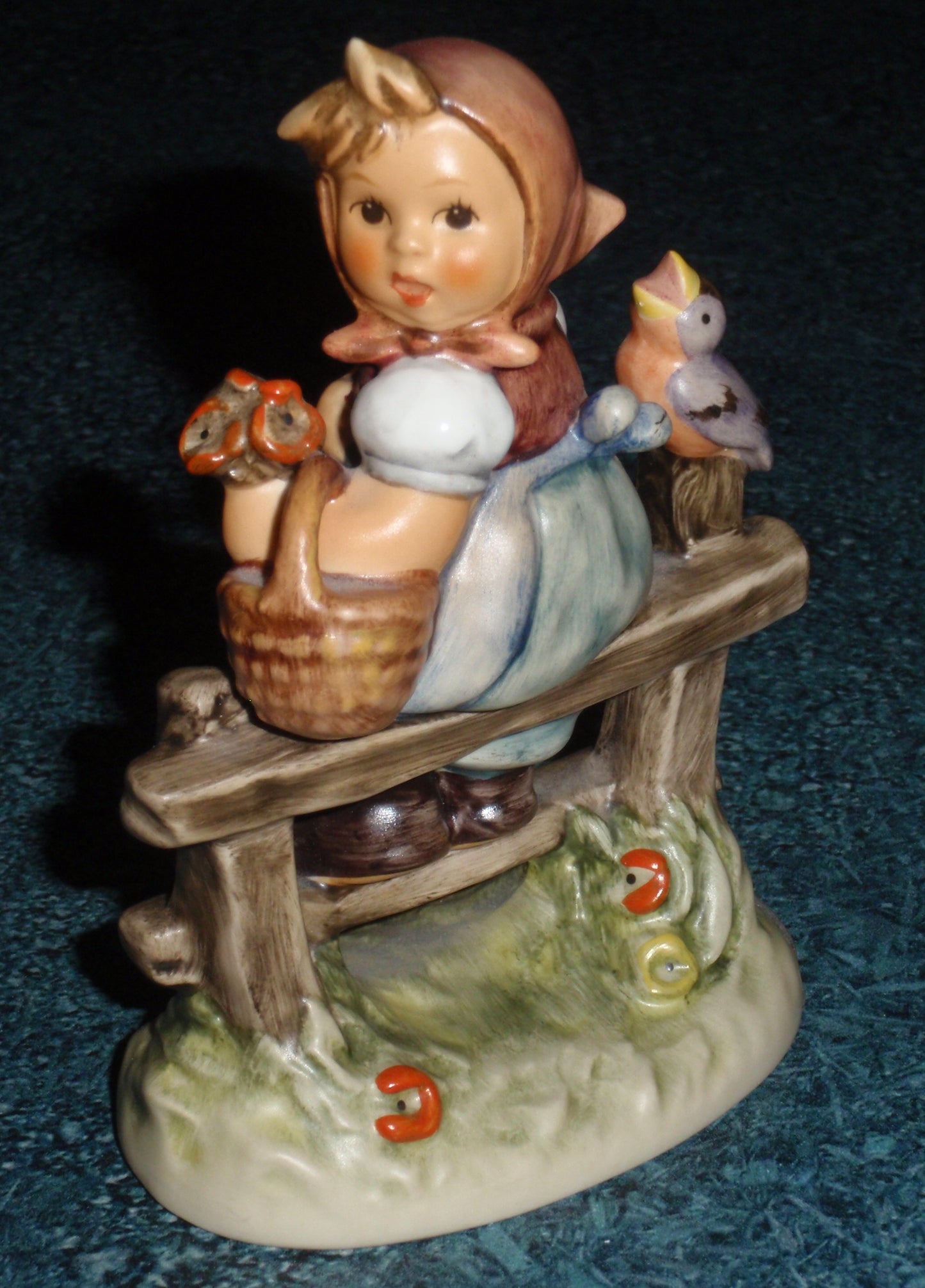 "Pay Attention" Goebel Hummel Figurine #426 3/0