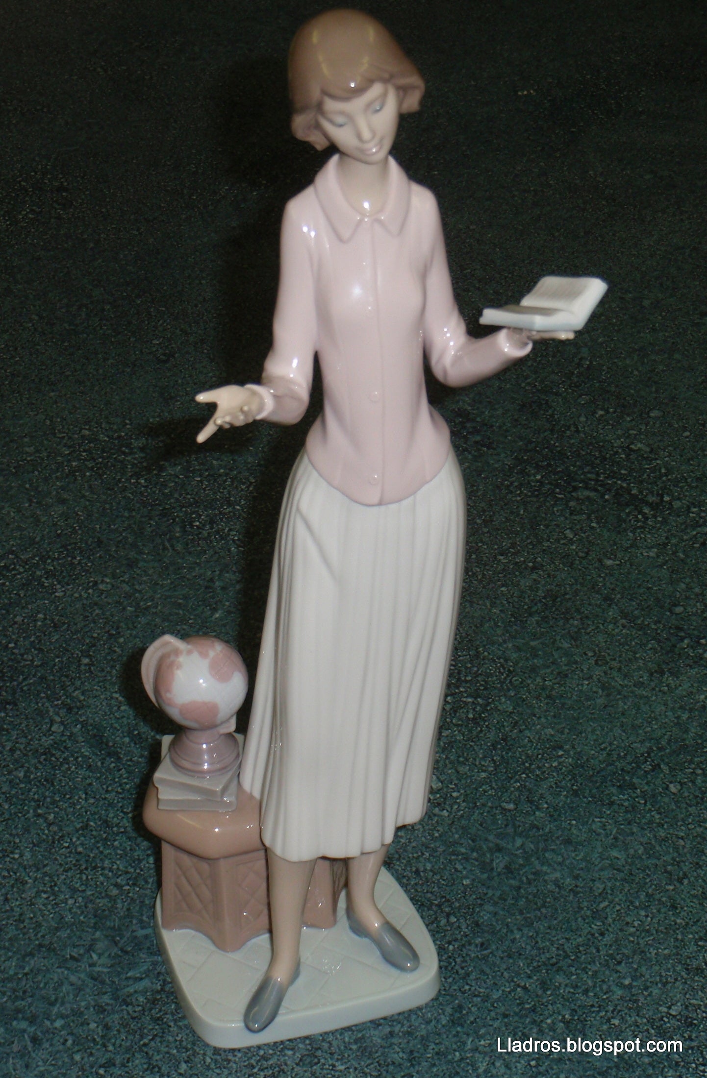 Lladro 6659 Todays Lesson Teacher with Globe and Book Porcelain Figurine