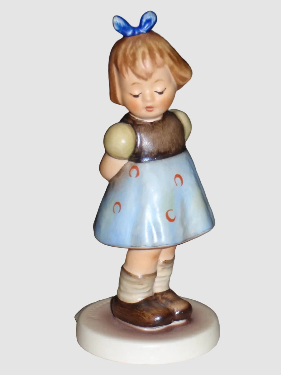 "Two Hands, One Treat" Goebel Hummel Club Figurine #493 (4")
