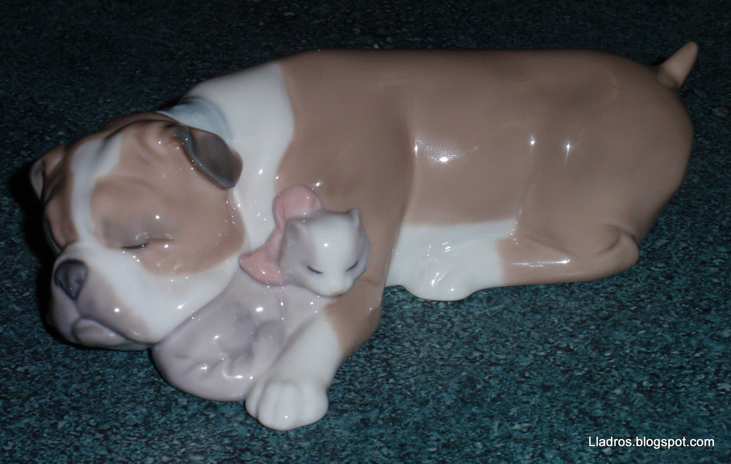 "Unlikely Friends" Lladro #6417 English Bulldog & Kitten Figurine (Retired)