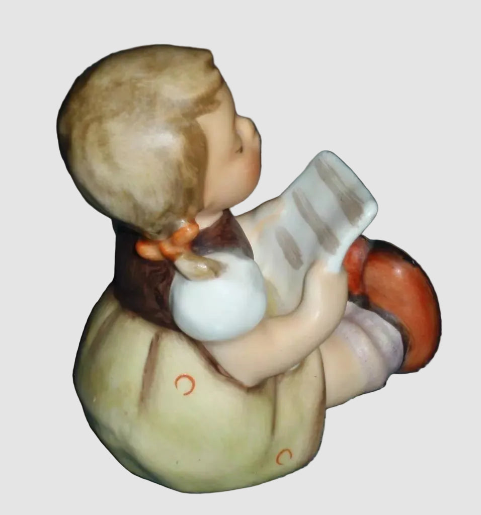 "Girl with Sheet Music" Goebel Hummel Figurine #389 - Gerhard Skrobek (2.5")