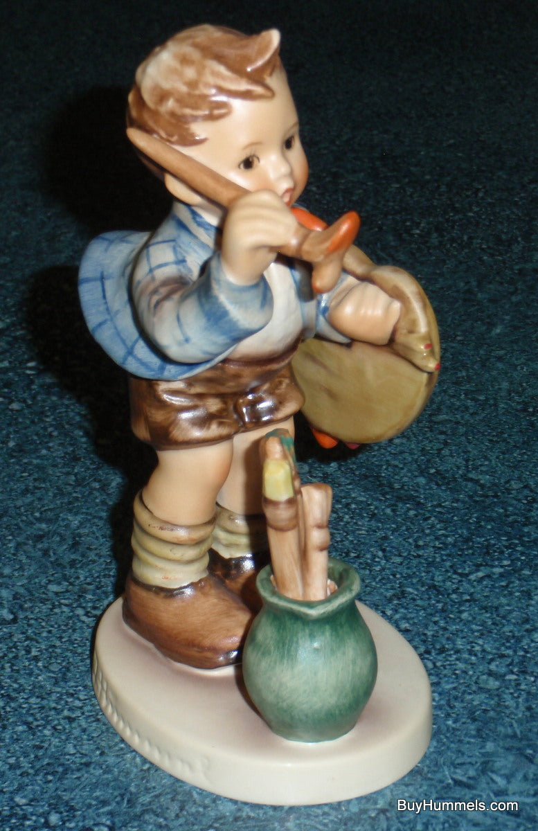 "The Artist" Goebel Hummel Figurine #304 - Boy Painting With Palette!